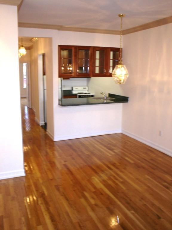 443 W 50th St - Photo 3 of 6