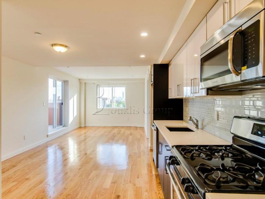 2822 Astoria Blvd - Photo 2 of 9