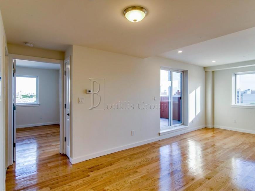 2822 Astoria Blvd - Photo 3 of 9