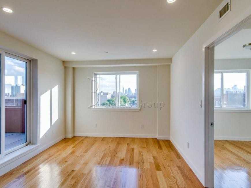 2822 Astoria Blvd - Photo 5 of 9