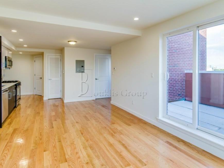 2822 Astoria Blvd - Photo 6 of 9