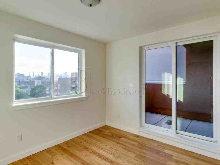 2822 Astoria Blvd - Photo 7 of 9