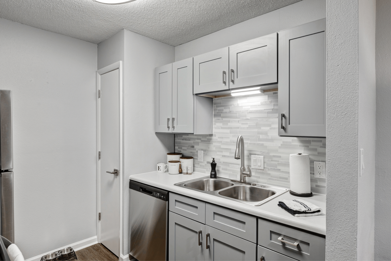 3205 E Olive RoadUnit 11-133 #11-133 - Photo 3 of 30