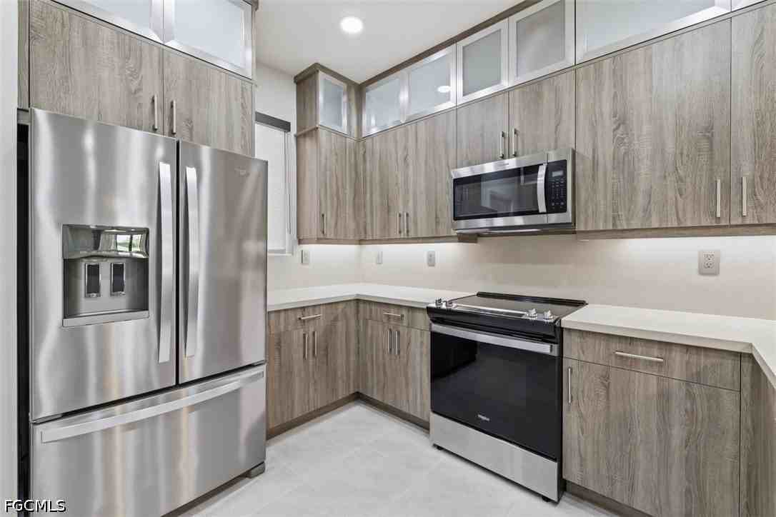 5069 Penella Ave - Photo 7 of 31