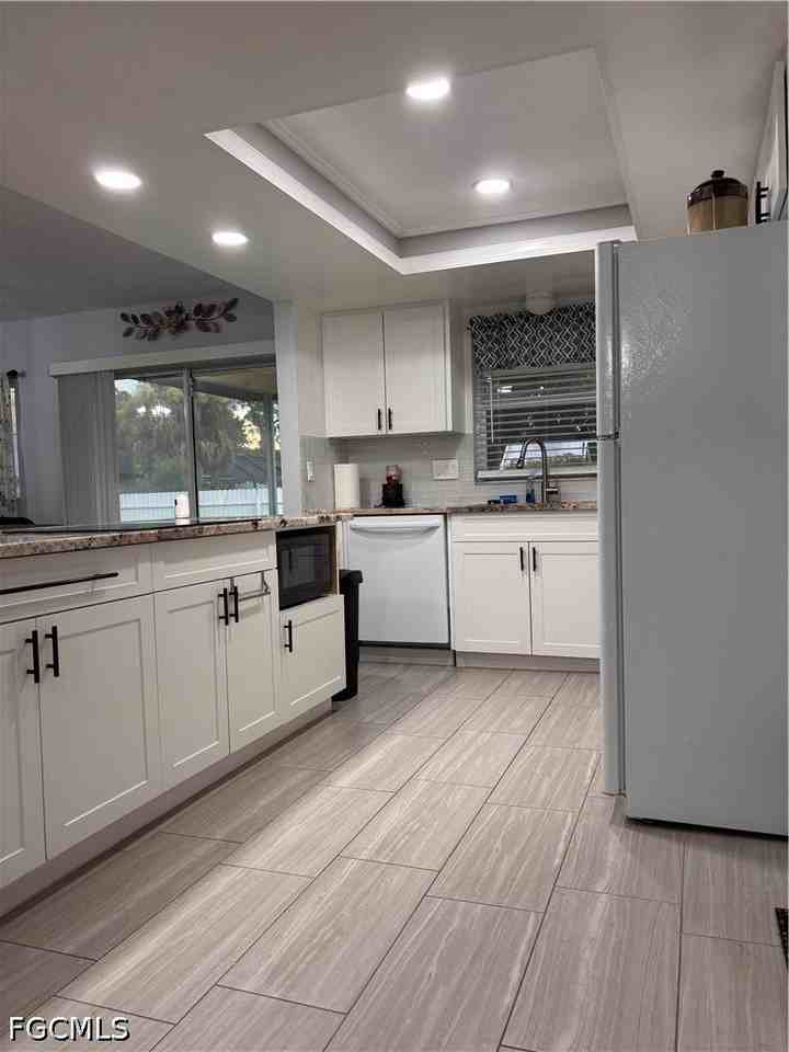 2604 E 3rd St - Photo 6 of 29