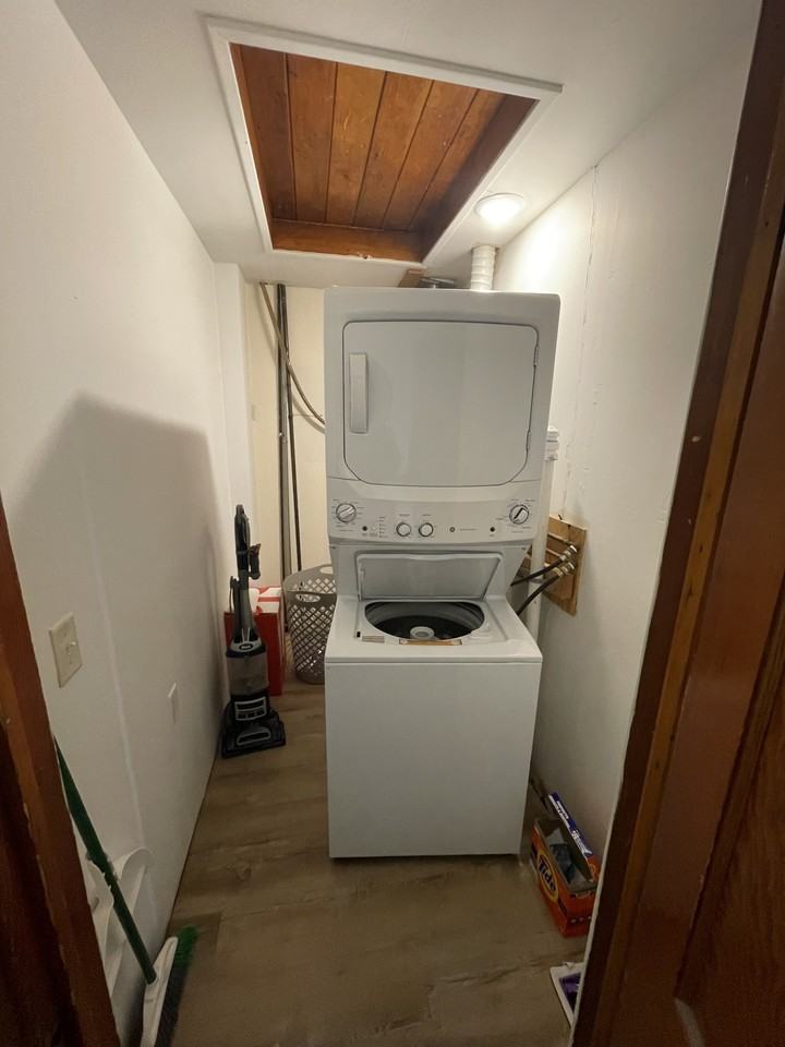 288 Court St S Uppr - Photo 3 of 10