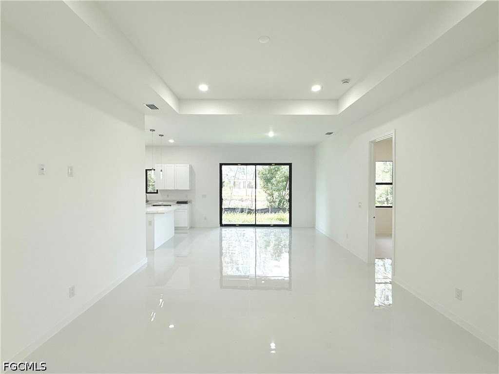 4322 Kismet Pkwy W - Photo 6 of 34