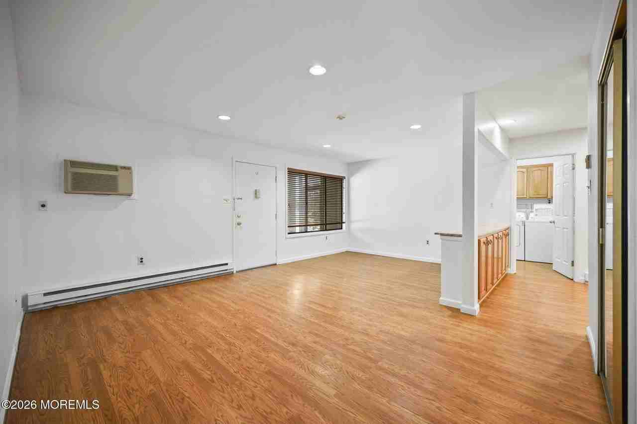 110 Amberly Dr - Photo 4 of 18