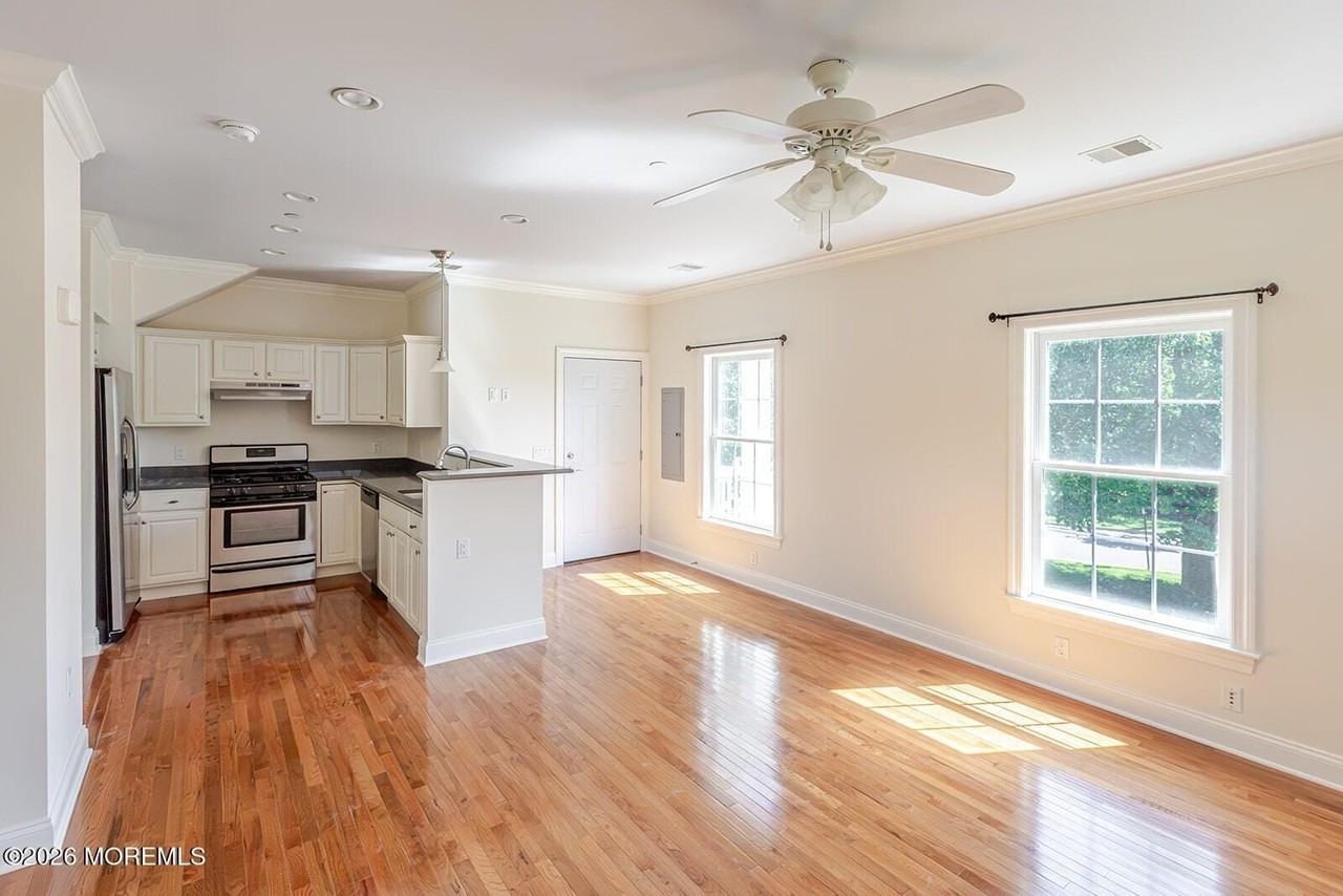 2 Shrewsbury Dr - Photo 4 of 11