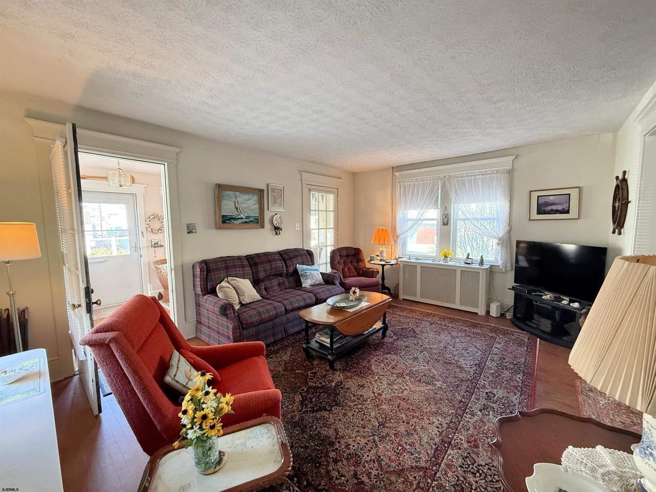 135 N Avolyn Ave - Photo 5 of 17