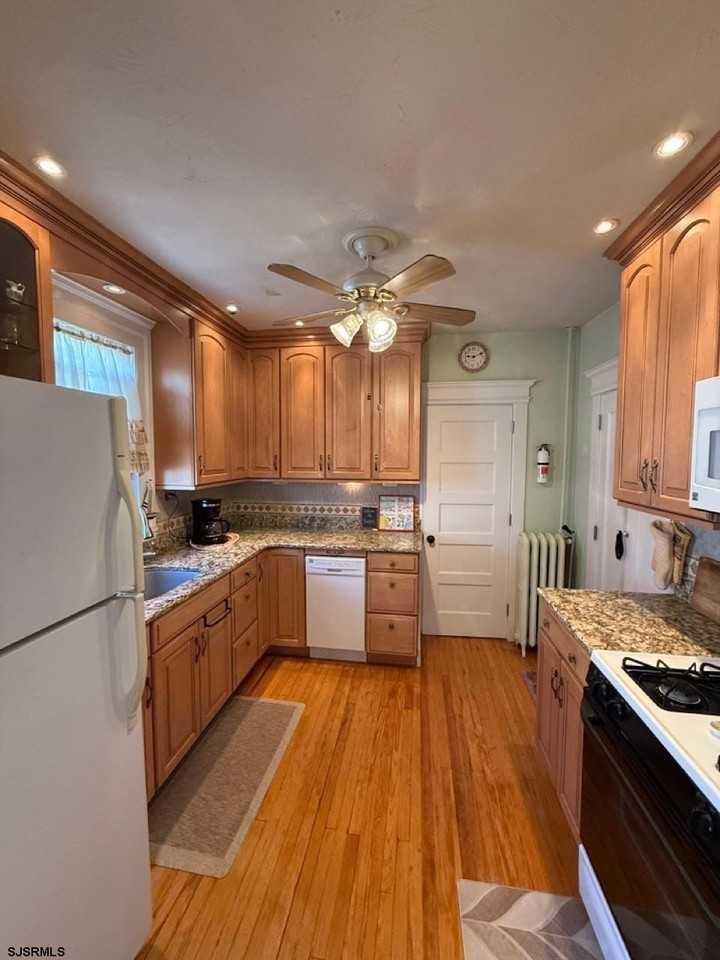 135 N Avolyn Ave - Photo 7 of 17