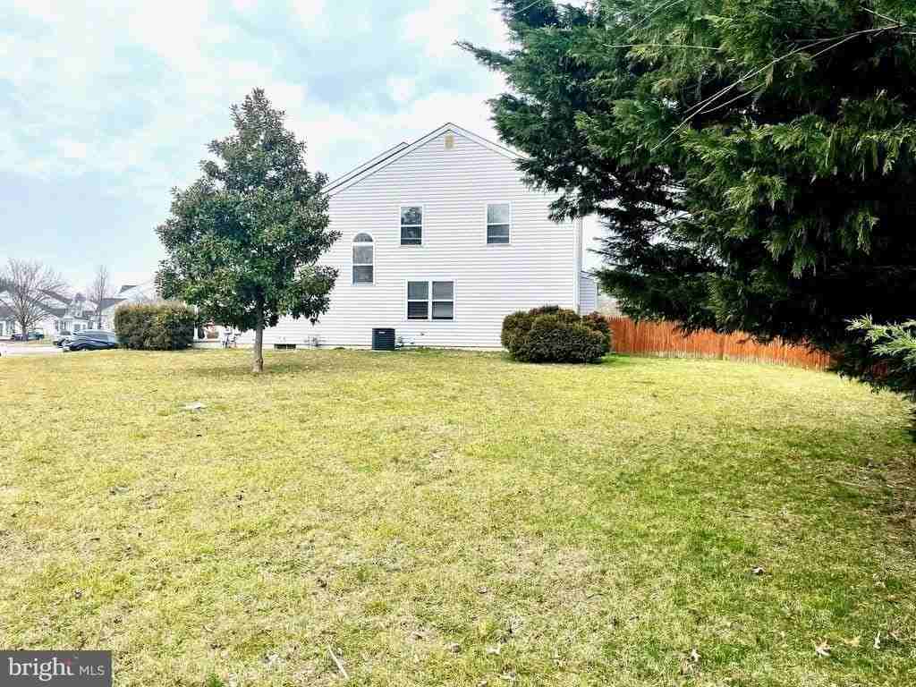673 Warren Dr - Photo 5 of 23