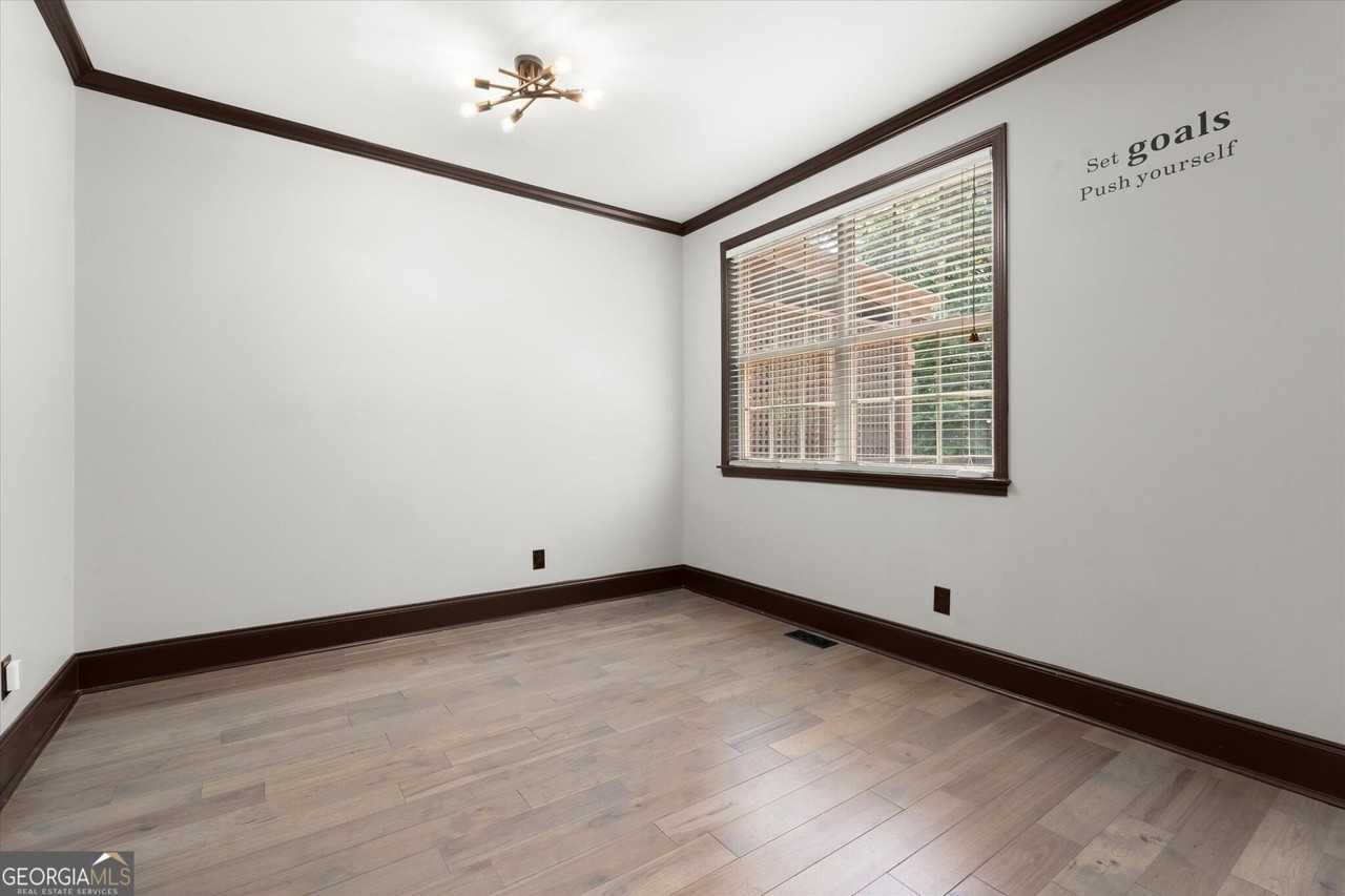 5583 Julian Pl - Photo 7 of 38