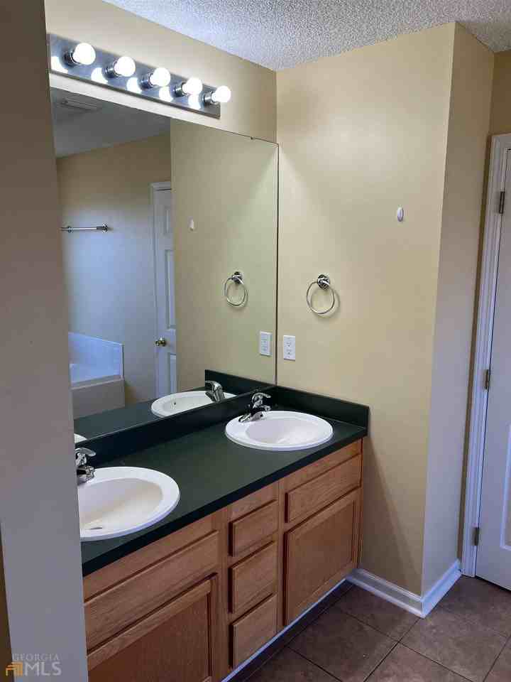 602 Wild Grape Dr - Photo 7 of 11