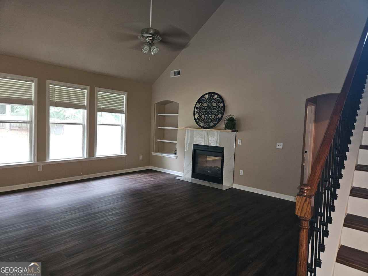536 Longwood Pl - Photo 7 of 12