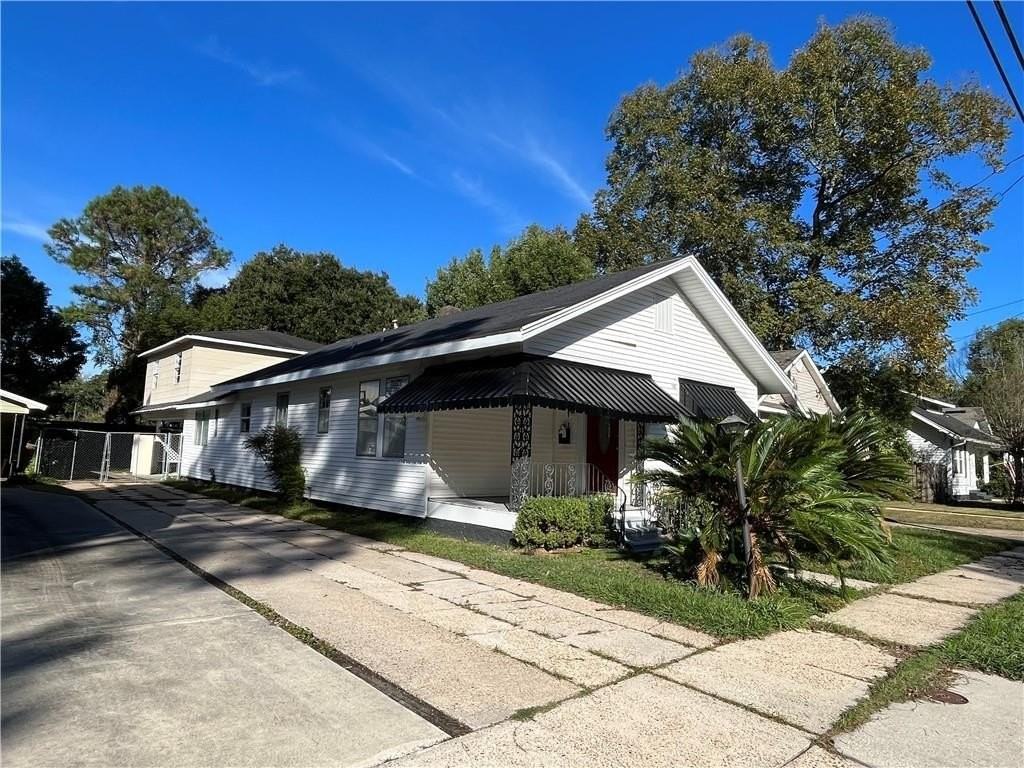 211 Hazel St - Photo 2 of 21