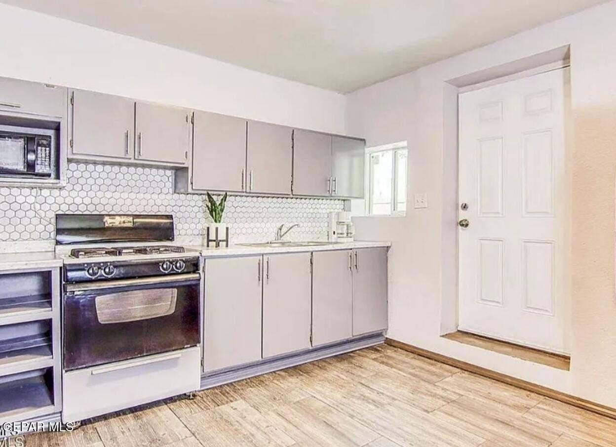 221 Hadlock St #B - Photo 5 of 14
