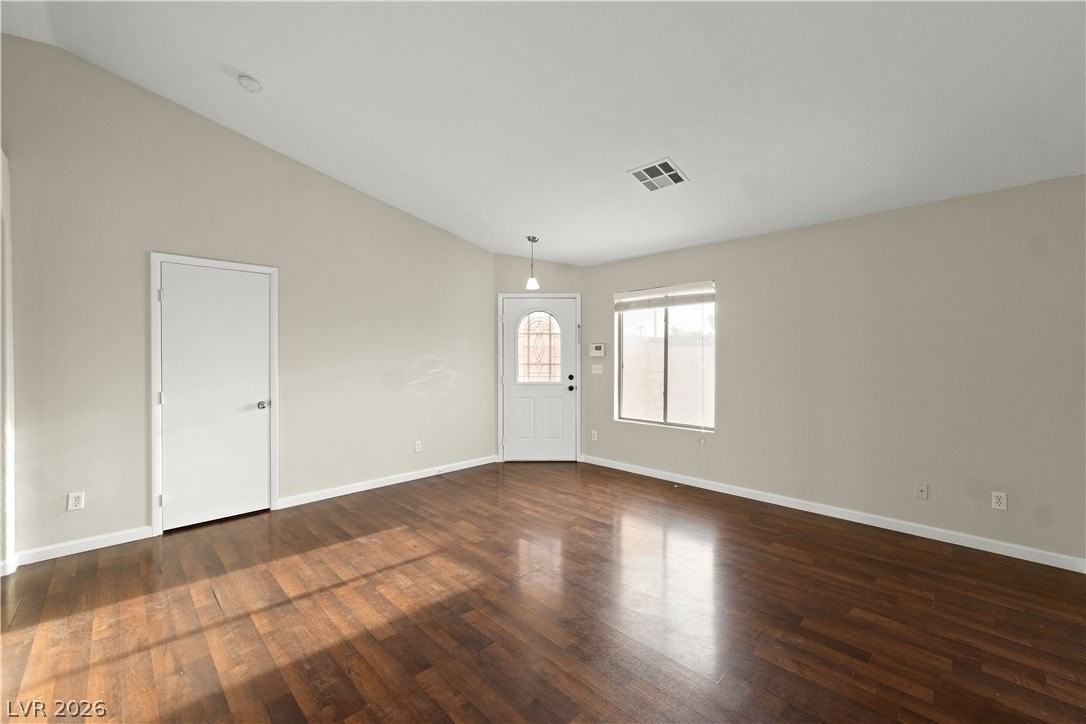 1070 Ashwood Bay Ave - Photo 6 of 16