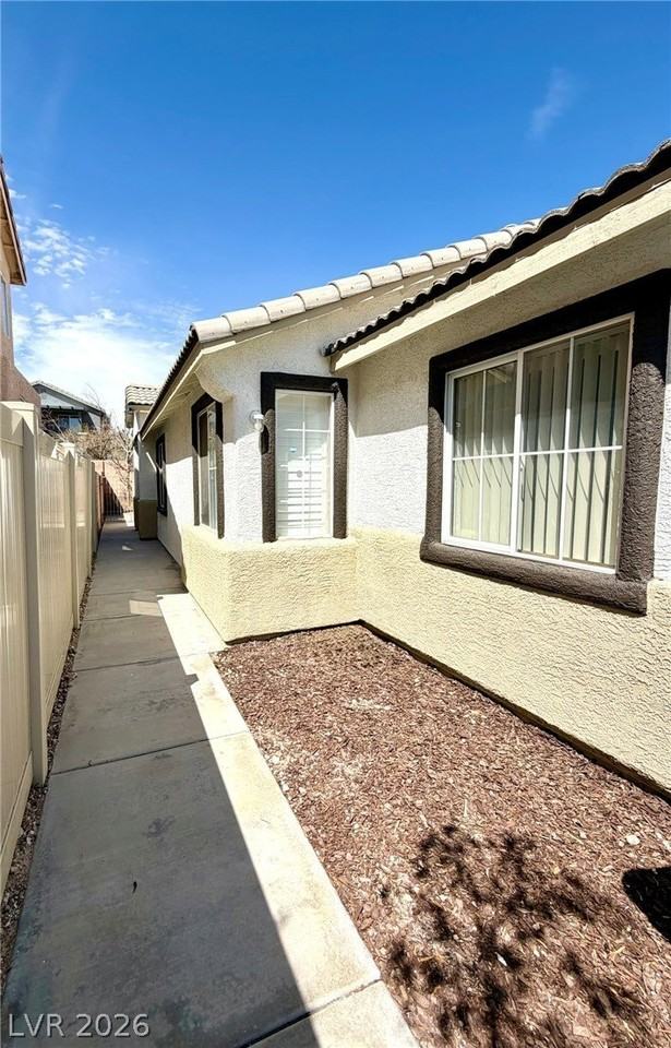 7005 Pacific Coast St - Photo 5 of 42