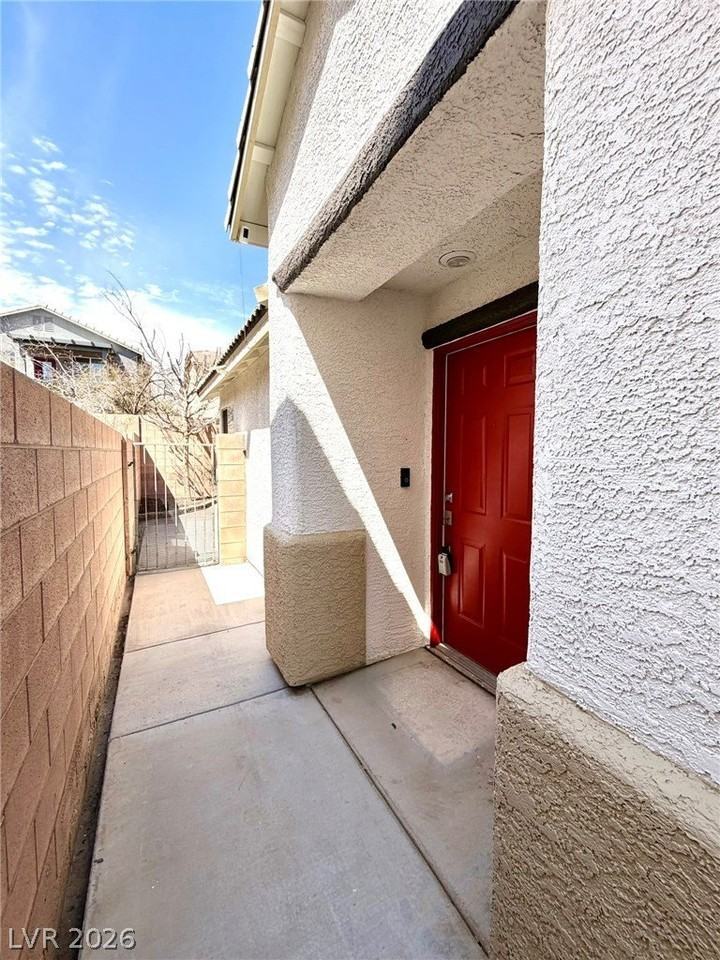 7005 Pacific Coast St - Photo 6 of 42