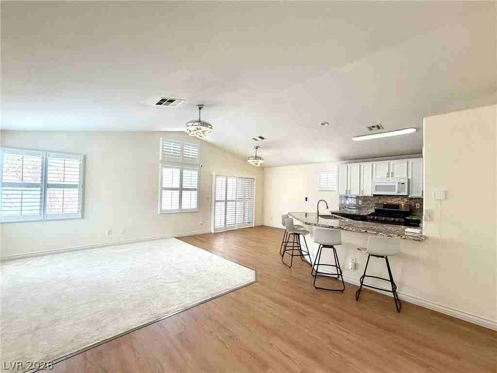 7005 Pacific Coast St - Photo 7 of 42