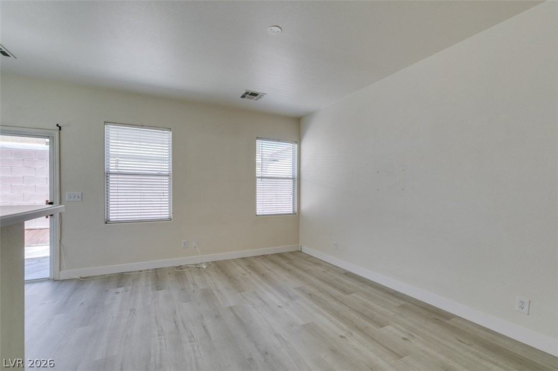 5938 Sakhalin Ave - Photo 4 of 35