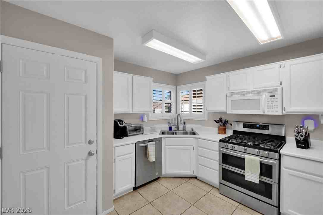 8345 Telescope Peak Ct - Photo 7 of 28