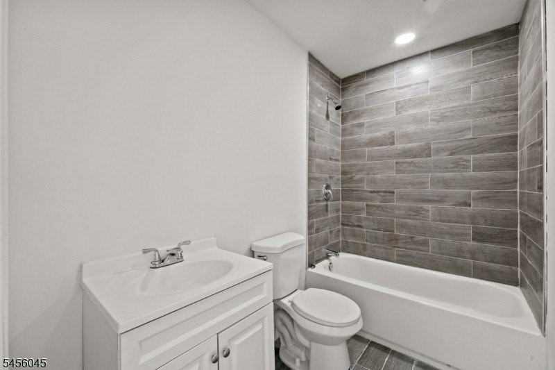 113 Marshall St - Photo 4 of 13
