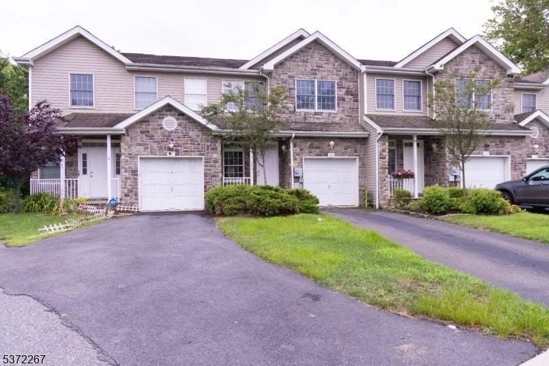 347 Raymound Blvd - Photo 2 of 32
