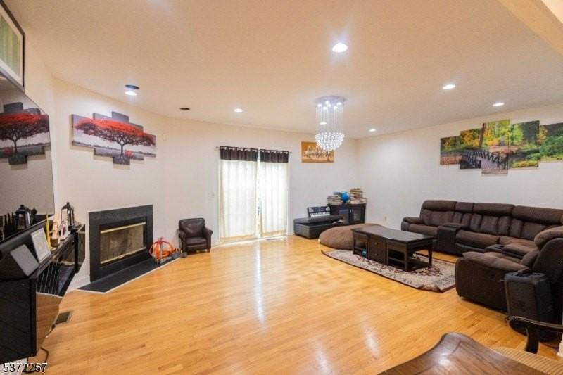 347 Raymound Blvd - Photo 3 of 32