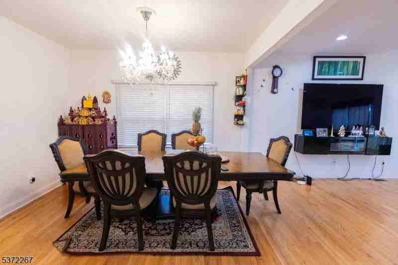 347 Raymound Blvd - Photo 5 of 32