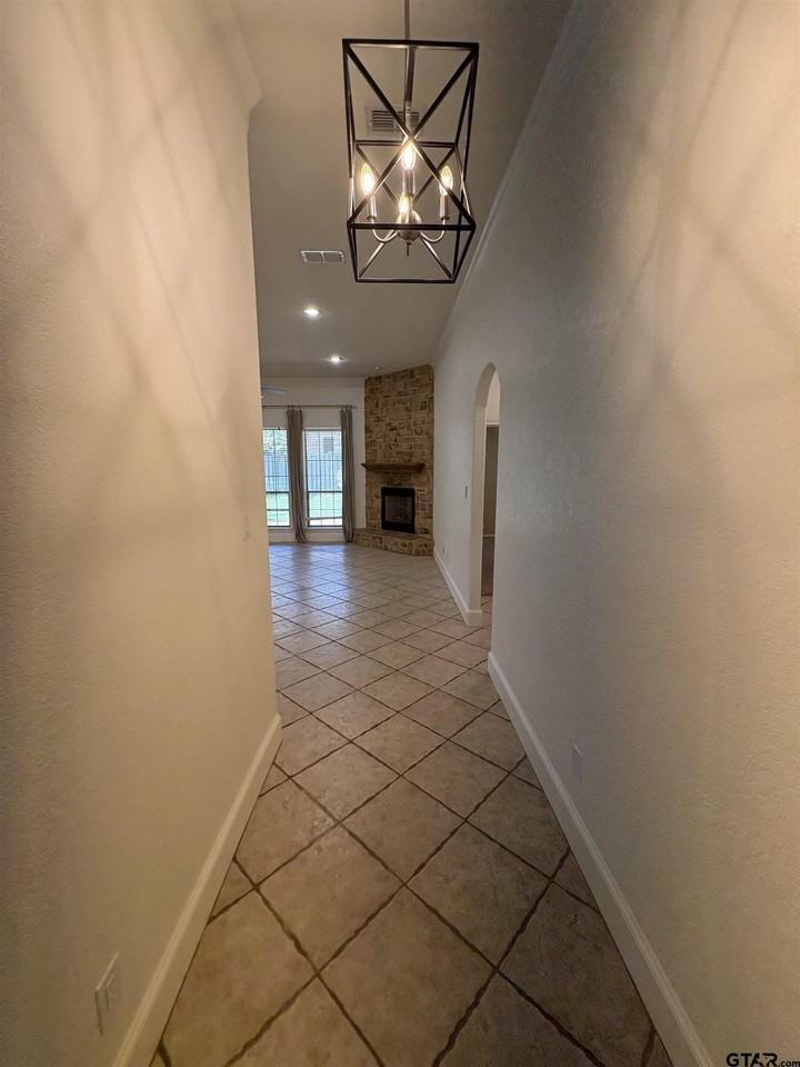 5603 Thomas Nelson Dr - Photo 2 of 40