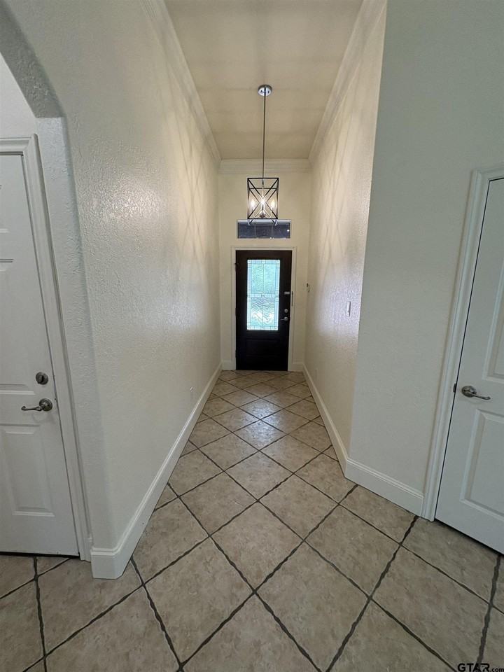 5603 Thomas Nelson Dr - Photo 3 of 40