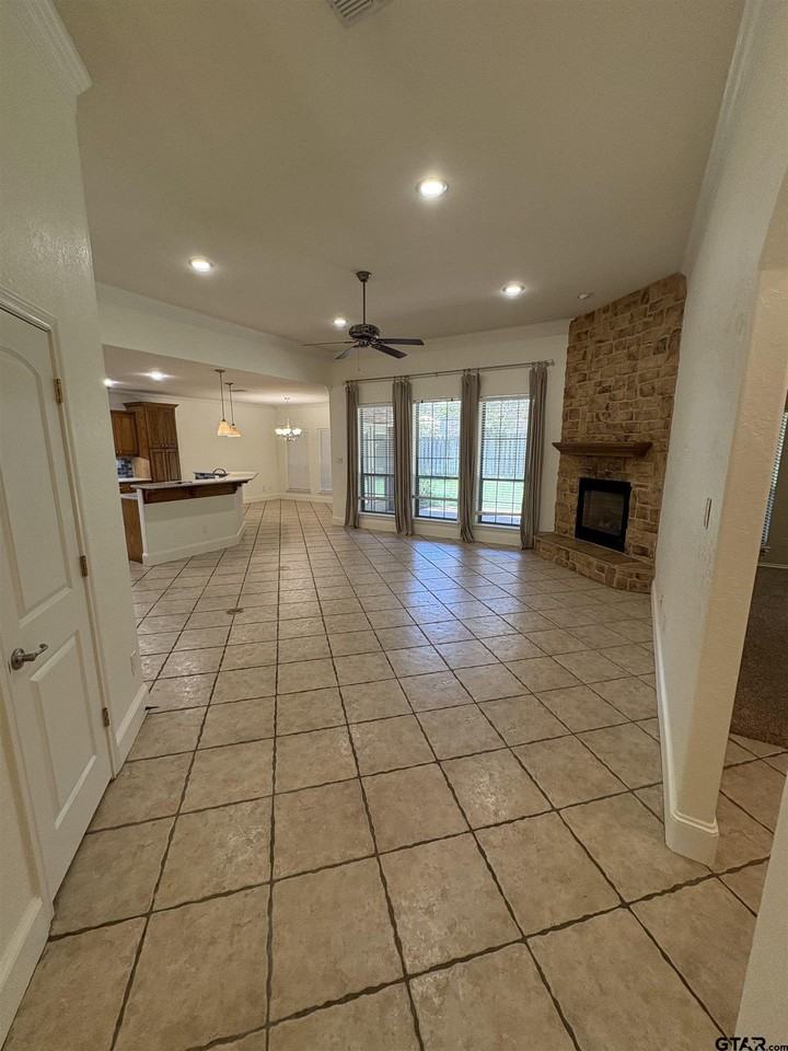 5603 Thomas Nelson Dr - Photo 4 of 40