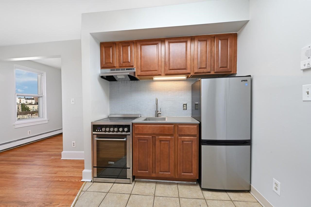 201 Washington St #302 - Photo 2 of 10