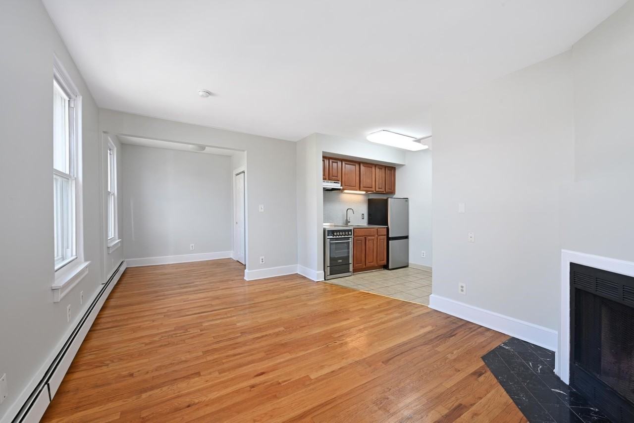 201 Washington St #302 - Photo 6 of 10