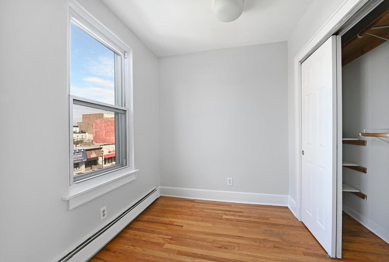 201 Washington St #302 - Photo 7 of 10