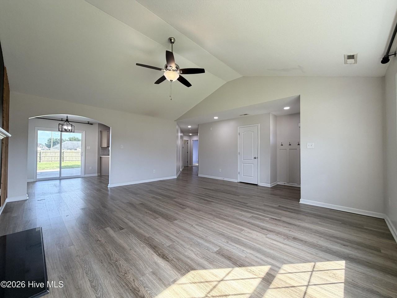 107 Cavalier Dr - Photo 4 of 10