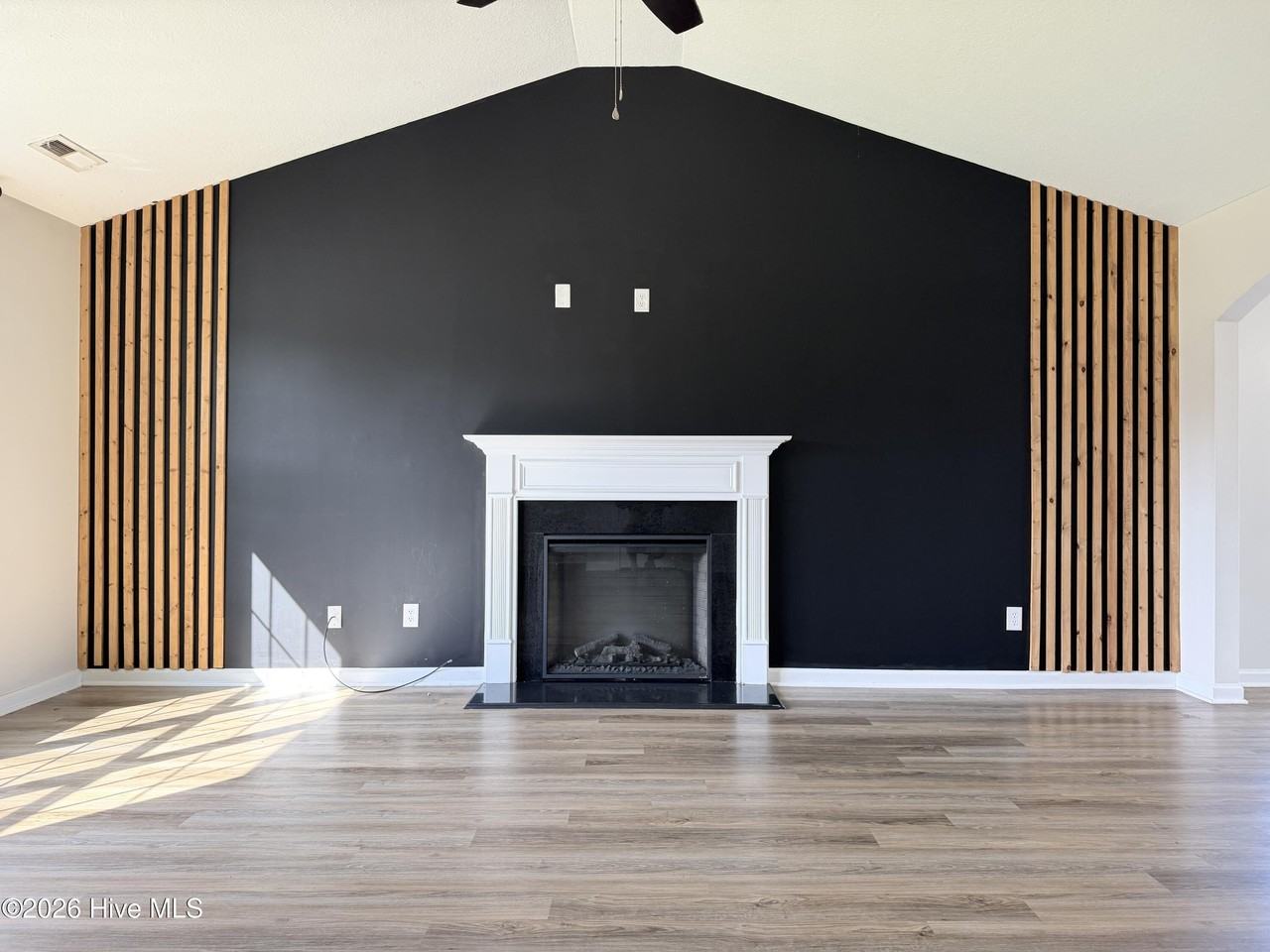 107 Cavalier Dr - Photo 5 of 10