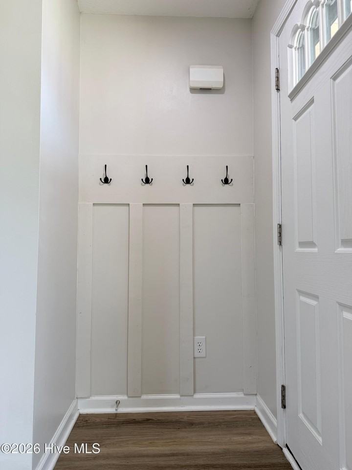 107 Cavalier Dr - Photo 6 of 10