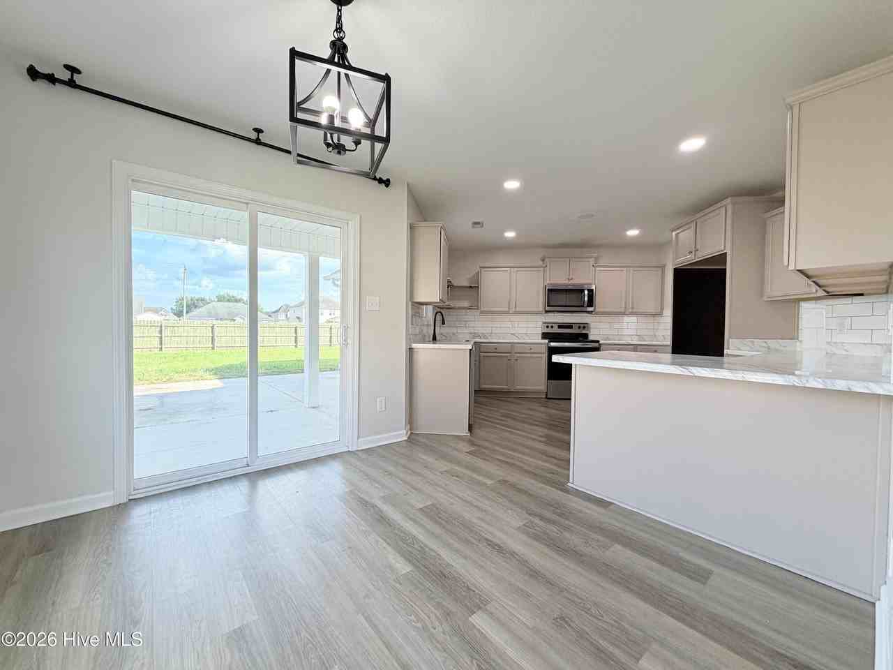 107 Cavalier Dr - Photo 7 of 10