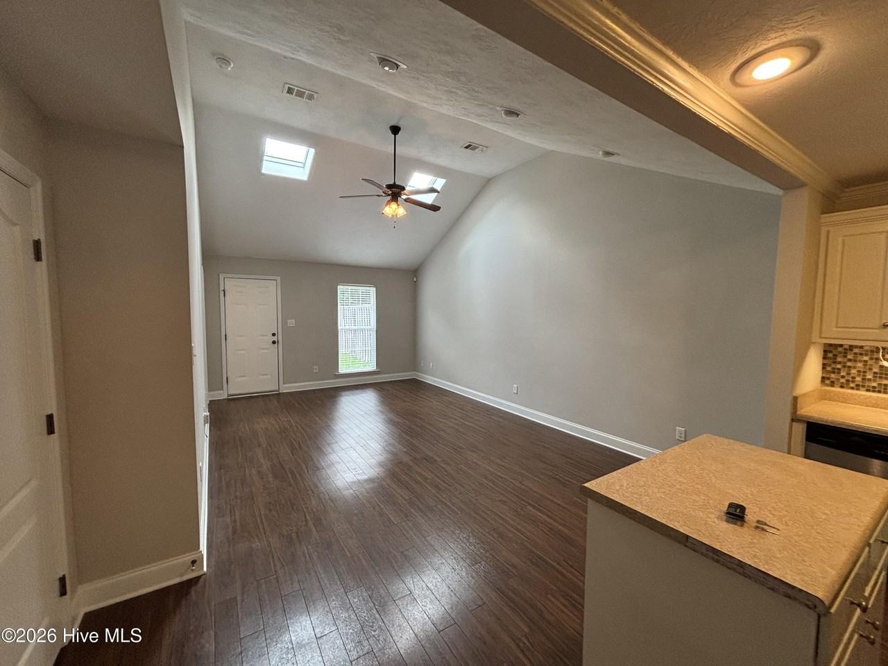 829 Bryan Cir - Photo 2 of 12