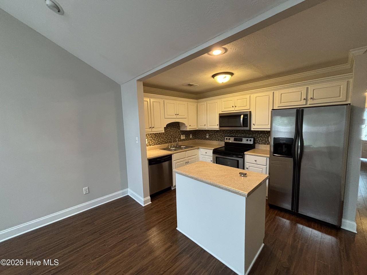 829 Bryan Cir - Photo 3 of 12