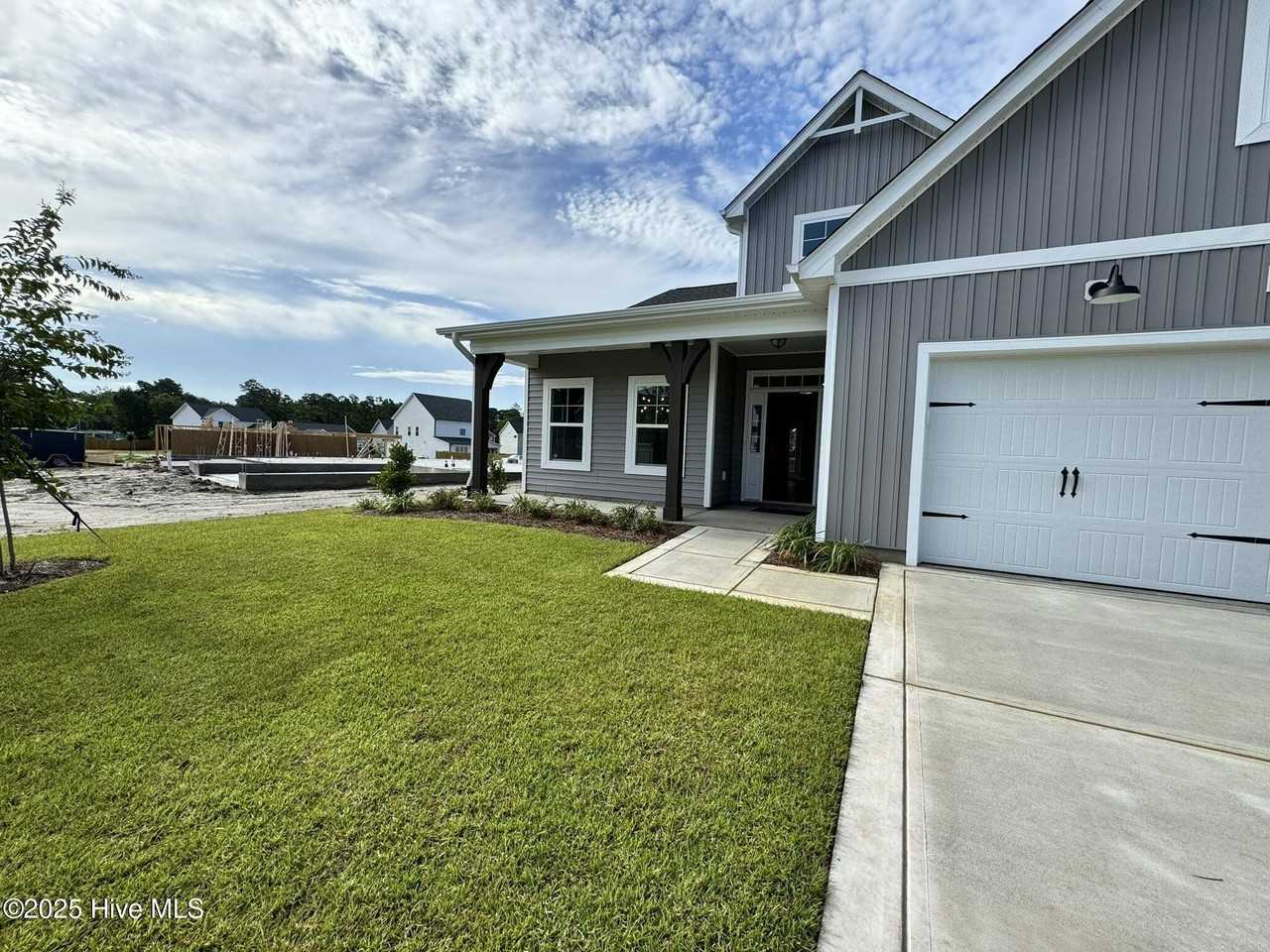 2729 Longleaf Pine Cir - Photo 2 of 37