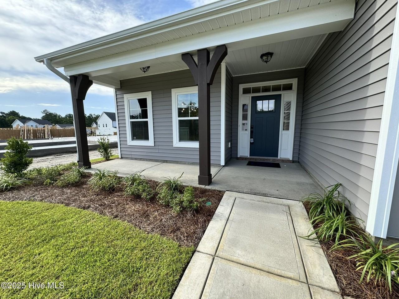 2729 Longleaf Pine Cir - Photo 3 of 37