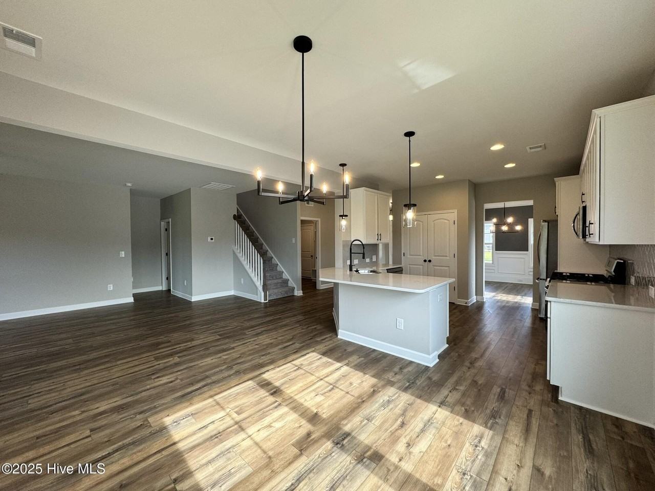 2729 Longleaf Pine Cir - Photo 4 of 37