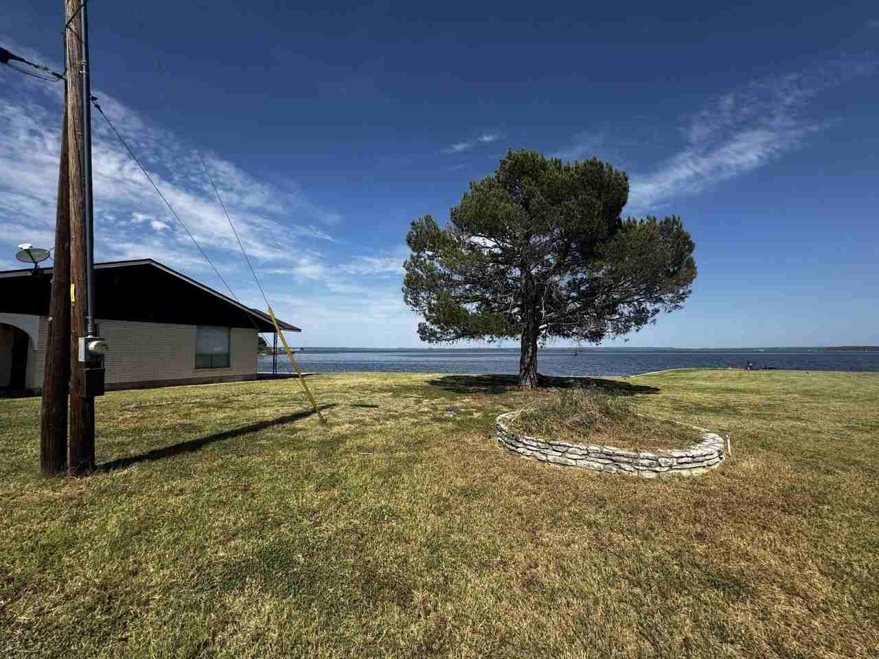 126 Lake Breeze Dr - Photo 2 of 18