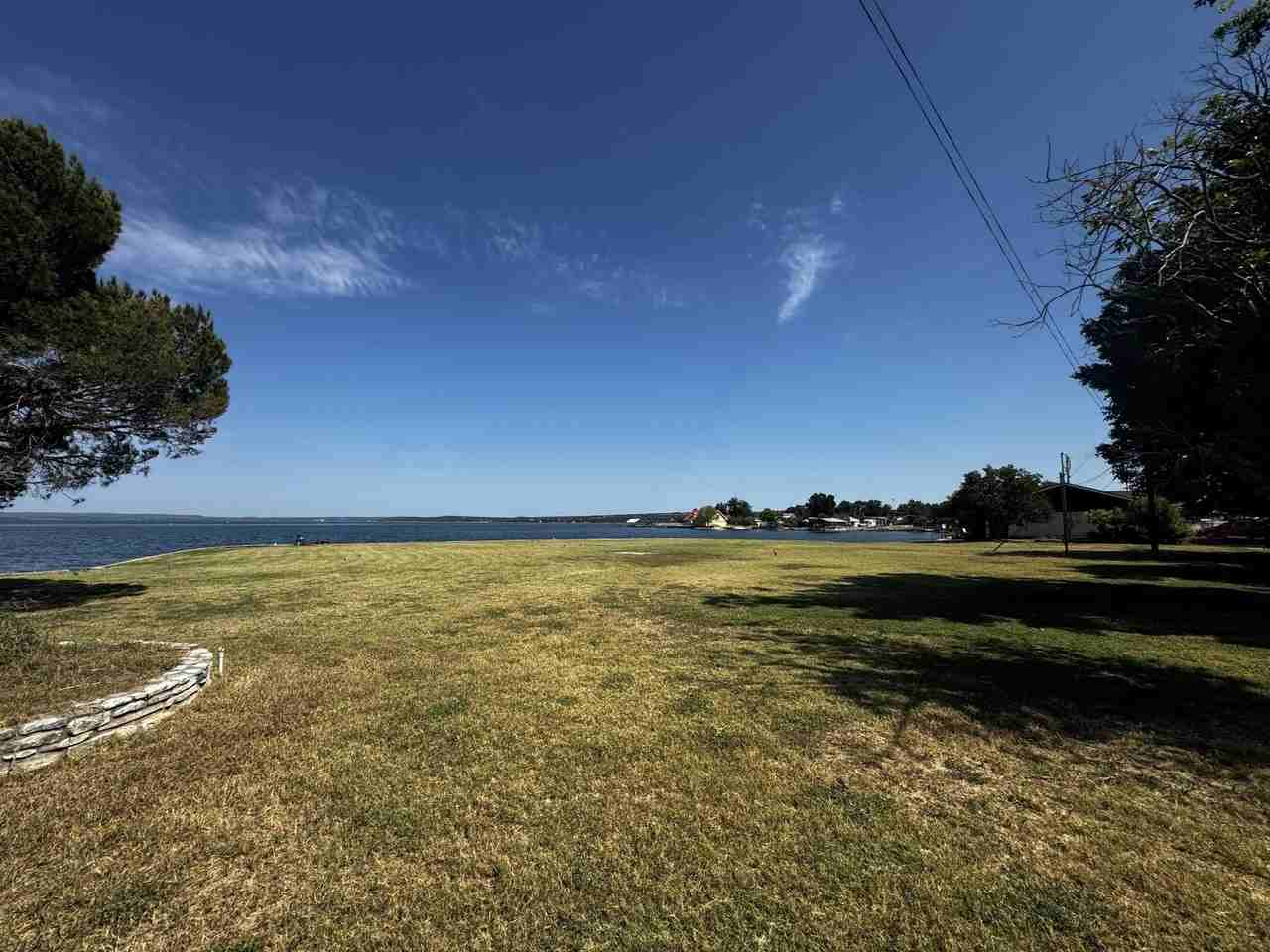 126 Lake Breeze Dr - Photo 4 of 18