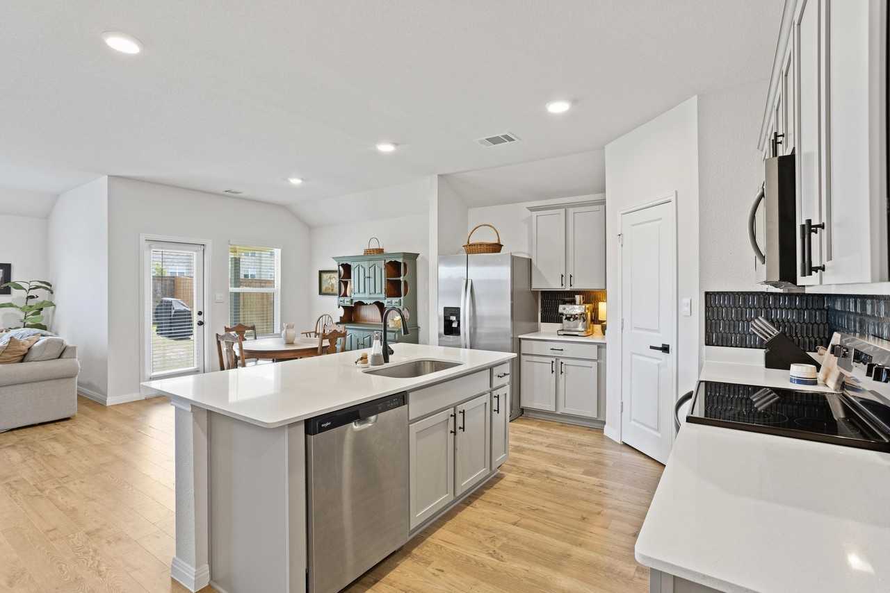 321 Lone Cedar Rd - Photo 7 of 36