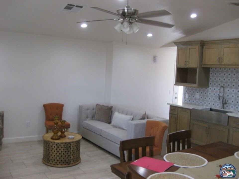 320 N G St #B - Photo 3 of 15